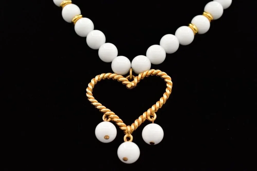 Deja Heart Collar Necklace Chunky White Beaded Brushed Gold Bold Signed BinA17